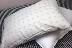 100% polyester fiber pillow, polyester pillow vs cotton, polyester vs microfiber pillow, polyester fibre pillow is it healthy to use, polyester fiber pillow wash, polyester pillows toxic, polyester pillow stuffing, polyester fiber pillows toxic