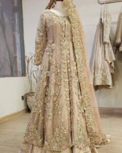 golden pakistani dress, golden dress pakistani, golden colour pakistani dresses, pakistani bridal dresses in golden colour, black and golden pakistani dresses
